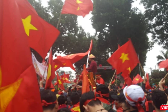 Người hâm mộ đón đoàn