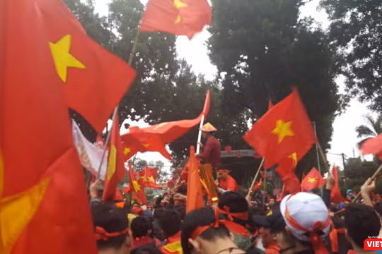 Người hâm mộ đón đoàn