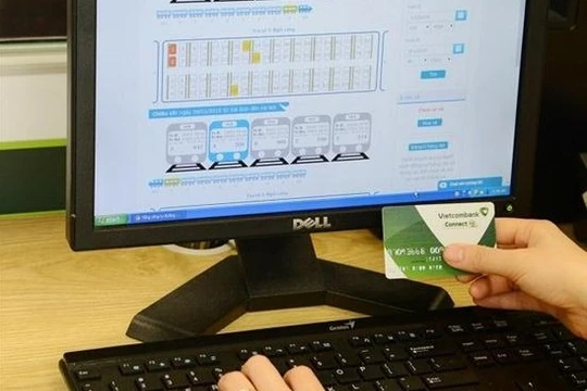 Việc đặt mua vé tàu tết sẽ được thực hiện qua các hình thức như qua mạng, tổng đài bán vé, nhắn tin lấy số thứ tự mua vé.