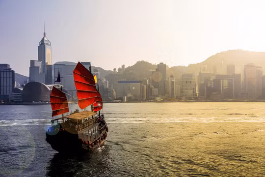 Chương trình kéo dài từ ngày 1/3 – 30/9/2018, dành cho các vé bay trong thời điểm từ 1/3 – 24/4/2018 và 2/5 - 31/10/2018. Ảnh: Cathay Pacific.