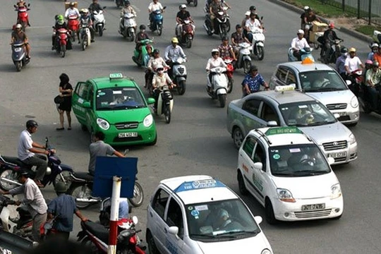 Bộ trưởng Nguyễn Văn Thể lưu ý, Bộ, ngành địa phương quản lý hoạt động vận tải nói chúng chứ không riêng taxi.