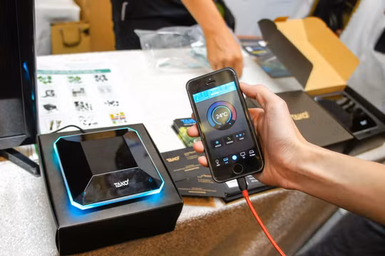 Các thiết bị dựa trên nền tảng IoT đang ngày càng phổ biến và cũng ẩn chứa nguy cơ tiềm ẩn về an toàn thông tin. Ảnh: Hoàng Anh