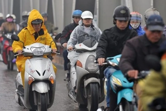 Từ mai, toàn miền Bắc sẽ giảm nhiệt mạnh từ 5-8 độ C kèm mưa. Ảnh: TTXVN