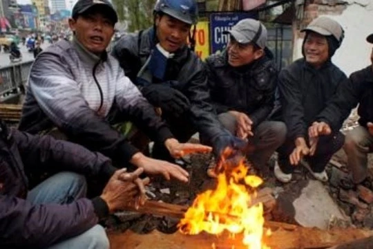 Người dân miền Bắc đang phải chịu đựng cái rét cắt da cắt thịt. Ảnh minh họa: Báo Khoa học và Phát triển