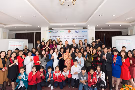 Dự án “Con thuyền mơ ước” do Trung tâm Bảo tồn Sinh vật biển và Phát triển Cộng đồng (MCD) phối hợp UBND thành phố Hạ Long tổ chức. Ảnh: Nam Phương