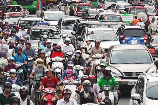 Lượng người đổ về Hà Nội và TP.HCM những ngày này rất đông, khiến giao thông nhiều nơi rơi vào tình trạng ùn tắc cục bộ. Ảnh: VGP.