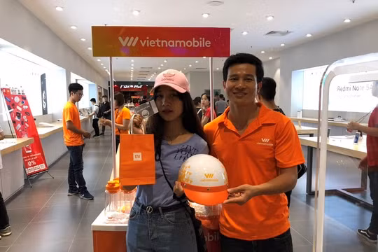 Vietnamobile hợp tác cùng Xiaomi Việt Nam chính thức đưa Thánh SIM lên kệ tại 6 cửa hàng Mi Store trên toàn quốc.