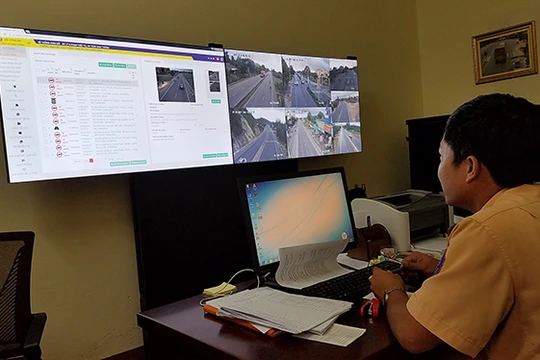 Những vi phạm của người điều khiển phương tiện khi tham gia giao thông trên tuyến Quốc lộ 1A đều ngay lập tức được camera phát hiện và gửi hình ảnh về trung tâm điều hành.