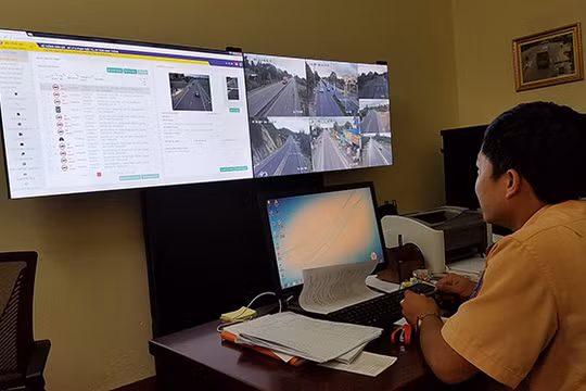 Những vi phạm của người điều khiển phương tiện khi tham gia giao thông trên tuyến Quốc lộ 1A đều ngay lập tức được camera phát hiện và gửi hình ảnh về trung tâm điều hành.