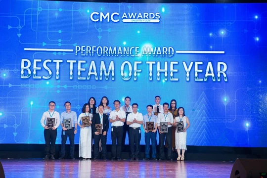 CMC Awards tôn vinh những tập thể có thành tích tốt của năm.