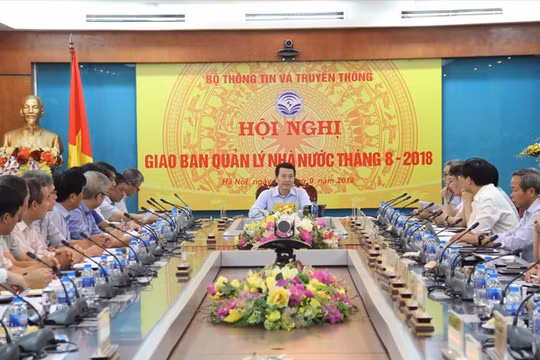 Quyền Bộ trưởng Nguyễn Mạnh Hùng phát biểu kết luận Hội nghị giao ban quản lý nhà nước tháng 8/2018.