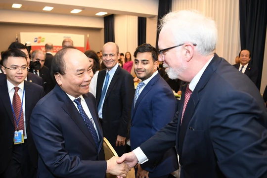 Thủ tướng khẳng định Việt Nam luôn sẵn sàng ủng hộ các doanh nghiệp, nhà đầu tư nước ngoài kinh doanh tại Việt Nam. 