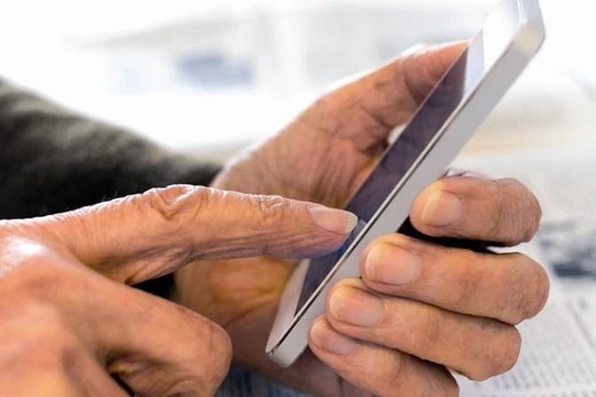 Kết quả khảo sát vào nửa cuối năm 2017 cho thấy, nhóm người tuổi trên 55 sở hữu trung bình 4 thiết bị trong mỗi gia đình, bao gồm 2 máy tính và 2 thiết bị di động.