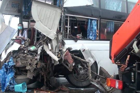 Hiện trường thảm khốc của vụ tai nạn.