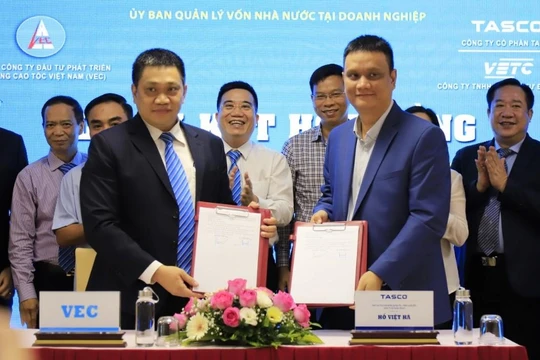 Toàn cảnh buổi lễ ký kết giữa Tasco và VEC