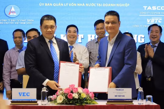 Toàn cảnh buổi lễ ký kết giữa Tasco và VEC