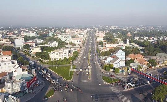 Quốc lộ 13 (đại lộ Bình Dương) – tuyến đường huyết mạch của Bình Dương. Ảnh: H.P