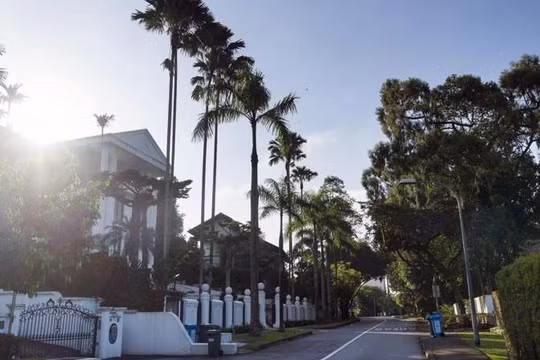 Biệt thự ở khu Caldecott Hill, một khu nhà giàu của Singapore - Ảnh: Bloomberg.