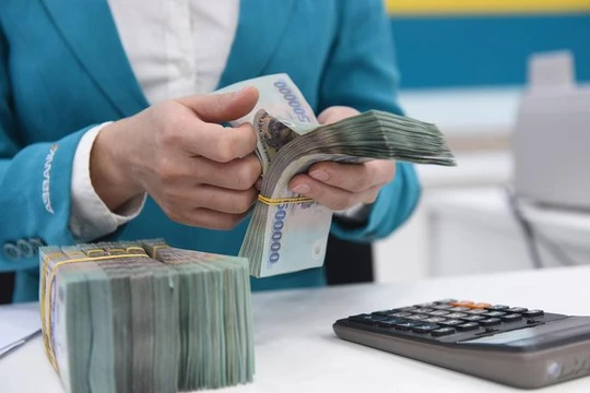 Lãi suất liên ngân hàng lập đỉnh