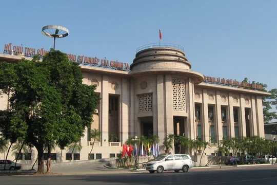 NHNN muốn chặn nguồn vay ngắn hạn nước ngoài chảy vào chứng khoán, bất động sản