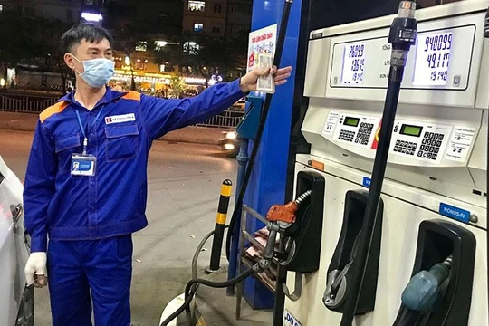 Giá xăng cao nhất lịch sử, áp sát 30.000 đồng/lít (Ảnh minh họa - Nguồn: Internet)