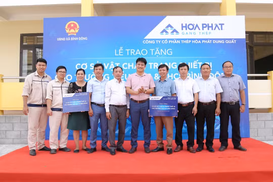 Hòa Phát trao tặng cơ sở vật chất và trang thiết bị tài trợ cho trường Tiểu học và THCS xã Bình Đông