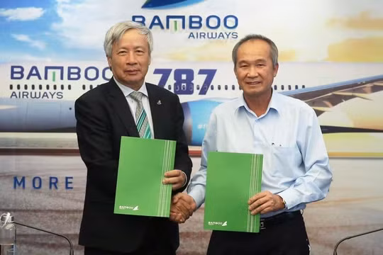 Ông Dương Công Minh (phải) và Chủ tịch HĐQT Bamboo Airways Nguyễn Ngọc Trọng