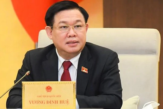 Chủ tịch Quốc hội Vương Đình Huệ cảnh báo tình trạng sốt đất, chứng khoán tăng nóng khi thảo luận về gói kích thích kinh tế