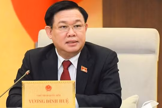 Chủ tịch Quốc hội Vương Đình Huệ cảnh báo tình trạng sốt đất, chứng khoán tăng nóng khi thảo luận về gói kích thích kinh tế