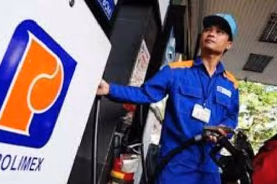 Giá xăng dầu đồng loạt tăng thêm gần 650 đồng/lít