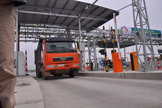Thu phí tự động thí điểm tại 3 trạm trên quốc lộ 1 và đường Hồ Chí Minh
