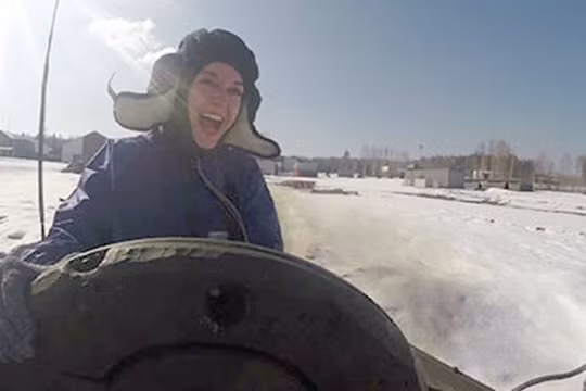 Video “Gói” du lịch lái tăng T-90 với giá 180 euro