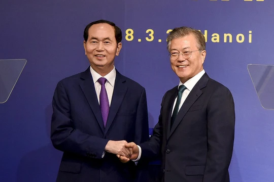 Chủ tịch nước Trần Đại Quang và Tổng thống Hàn Quốc Moon Jae In. Ảnh: VGP
