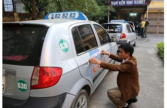 Sợ bị “tuýt còi”, hàng loạt hãng taxi hứa sẽ giảm giá cước