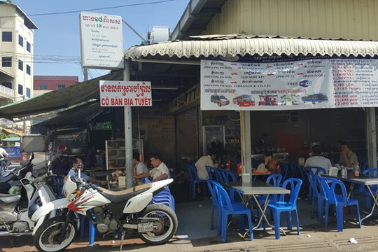 Một tiệm kinh doanh của người gốc Việt Nam tại Phnom Penh