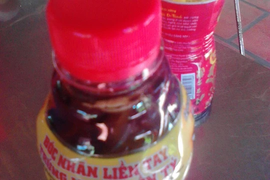 Cà Mau mời Tân Hiệp Phát đến làm rõ vụ trà Dr. Thanh có cặn 21:31 20/12/2015 52021 2.3k 5 Nhằm đảm bảo sức khỏe cho người tiêu dùng, nhà chức trách ở Cà Mau sẽ làm việc với đại diện Công ty Tân Hiệp Phát để truy nguyên nhân nhiều chai trà thảo mộc có cặn