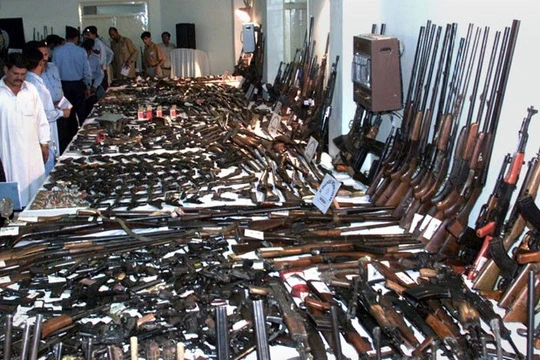 Hàng ngàn đơn vị vũ khí trôi nổi khắp châu Âu có thể lọt vào tay bọn khủng bố. Ảnh: I-HLS