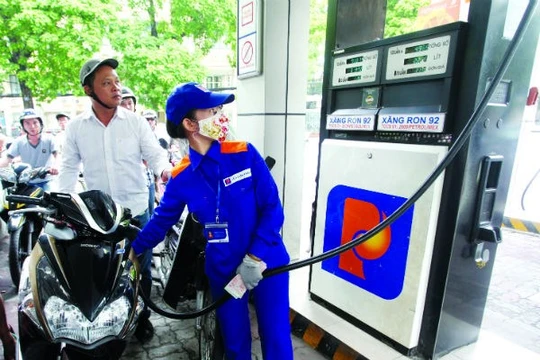 ừ 15g chiều, giá các loại xăng dầu giảm