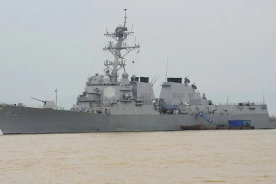 Tàu khu trục USS Lassen của Hạm đội 7 Hải quân Mỹ trong lần thăm Đà Nẵng năm 2009, neo đậu tại cảng Tiên Sa - Ảnh: AFP