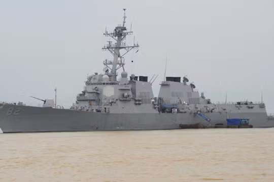 Tàu khu trục USS Lassen của Hạm đội 7 Hải quân Mỹ trong lần thăm Đà Nẵng năm 2009, neo đậu tại cảng Tiên Sa - Ảnh: AFP