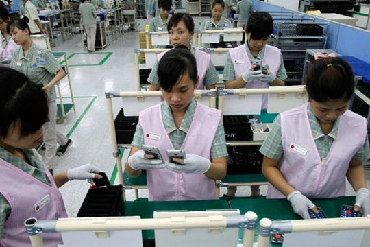 Sản xuất điện thoại tại nhà máy Samsung Bắc Ninh