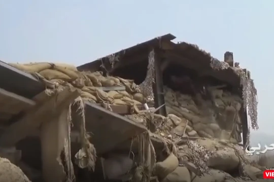 Phiến quân Houthis đột nhập “nhổ chốt” quân Arab Saudi. Ảnh cắt từ clip 