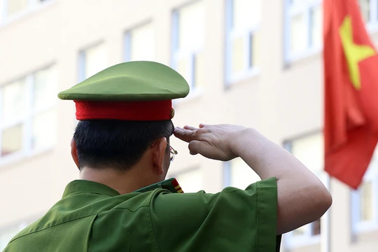 Hà Nội yêu cầu chào cờ, hát quốc ca đầu tuần