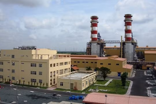 Các nhà máy điện vẫn sẽ bán điện cho EVN để EVN bán tiếp cho người tiêu dùng nhưng không được trích tiền từ giá bán lẻ điện để thành lập Quỹ hình ổn giá điện như đề xuât của Bộ Công Thương. Ảnh:TL