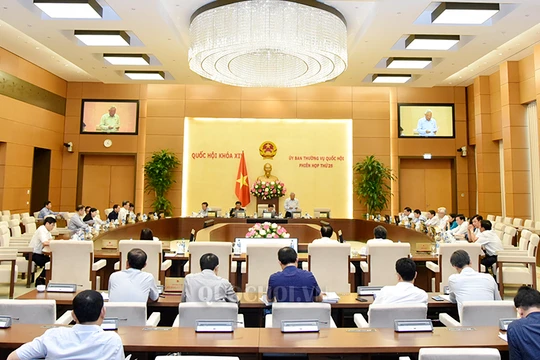 Phiên họp thứ 25 của Ủy ban thường vụ Quốc hội xem xét, quyết định thành lập một số Thị trấn của tỉnh Bình Dương và tỉnh Hà Tĩnh. Ảnh: quochoi.vn