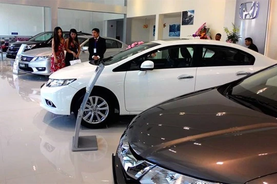 Nhập khẩu ô tô 10 tháng gấp 3 lần năm 2013