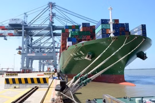 Tàu CSCL Star trọng tải 157 ngàn tấn cập cảng CMIT- Bà Rịa, Vũng Tàu