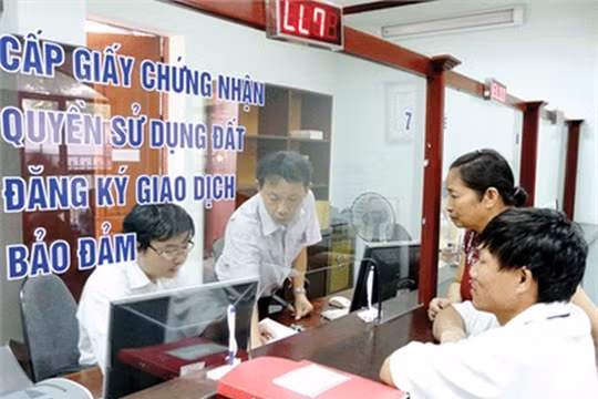 Thủ tục hành chính cần giảm đến mức tối đa làm sao phục vụ cho nhân dân dễ làm nhất, đơn giản và gọn nhẹ nhất (Ảnh minh họa).