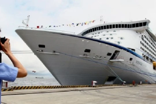 Tàu du lịch Voyager of the Seas ở Thượng Hải. Ảnh nguồn: Tân Hoa Xã