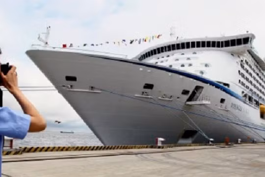 Tàu du lịch Voyager of the Seas ở Thượng Hải. Ảnh nguồn: Tân Hoa Xã